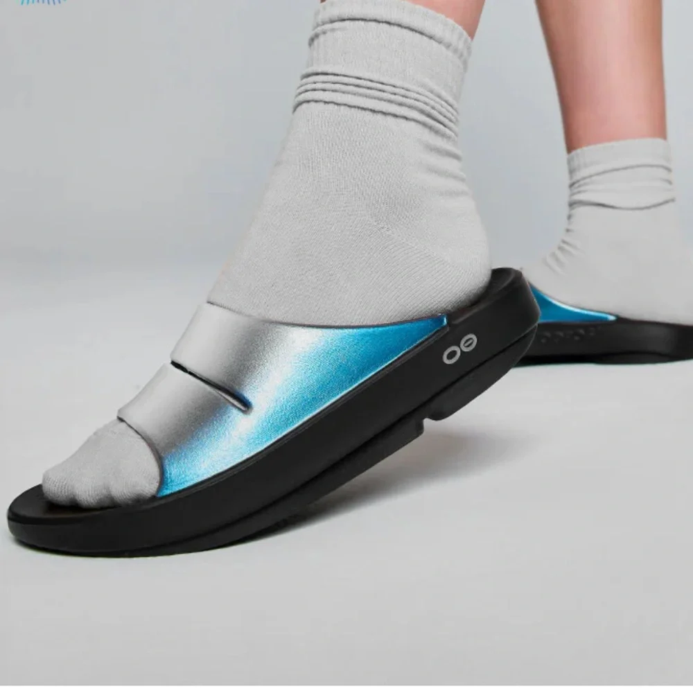 OOFOS Slides - Picture 3 of 14